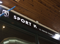 Sport K-ean instalatutako errotulu argiduna